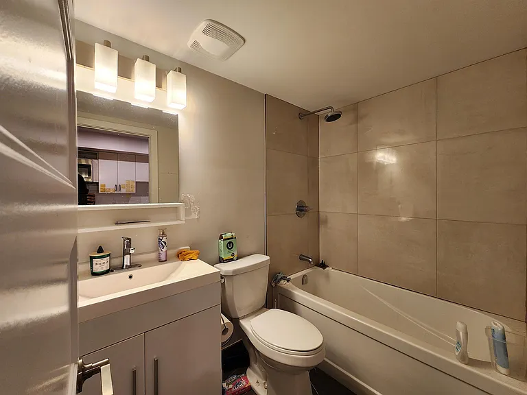 689 Churchill Ave N #202 — Photo 15