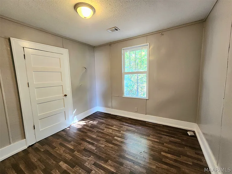 210 W Osceola St — Photo 8