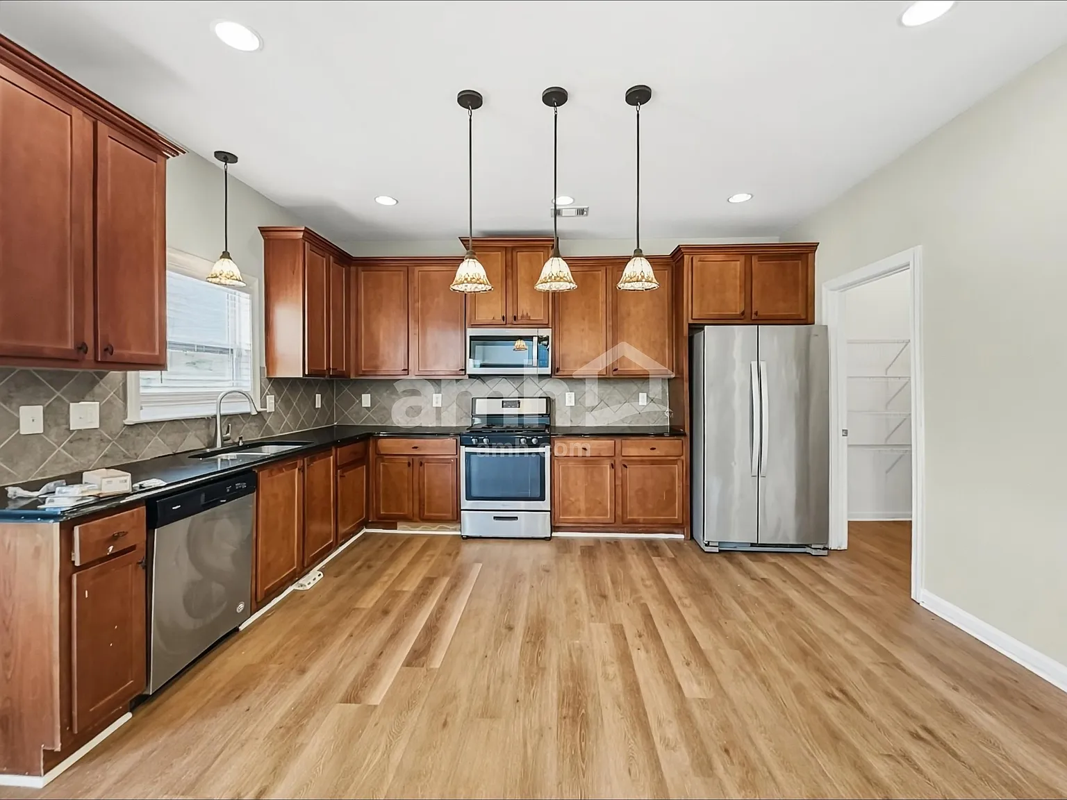 5 bed, 3.0 bath, 3040 sqft, $2,680 — Photo 3