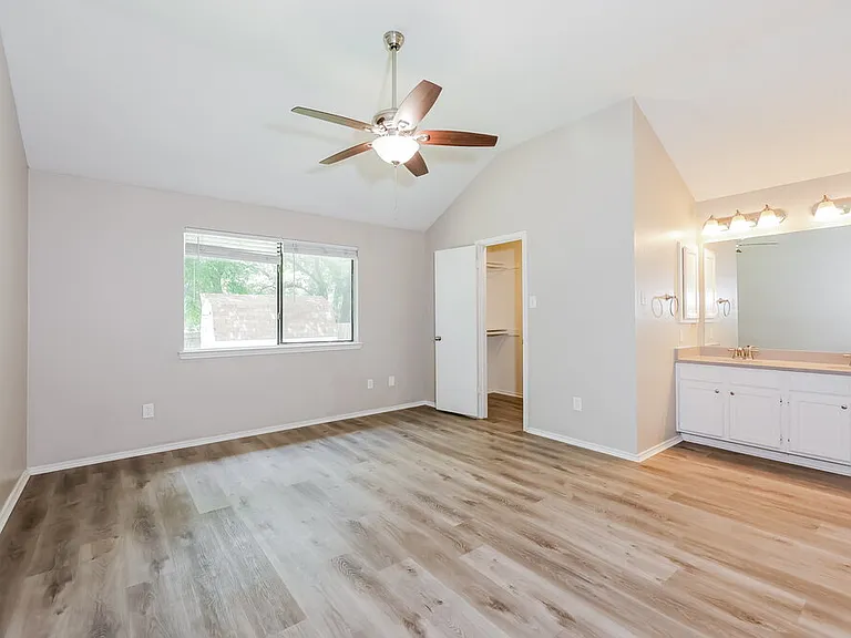 922 Elliott Dr — Photo 9