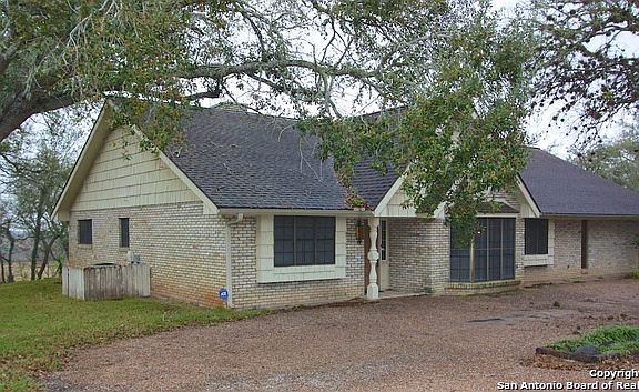 2nd image of 422 Cottonwood St