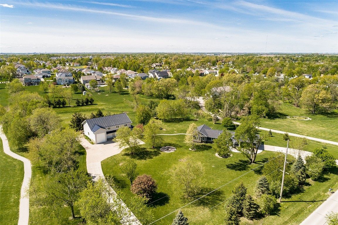 1355 E Knoll Dr, Robins, IA 52328 Zillow