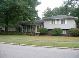 1657 Squaw Creek Dr, Girard, OH