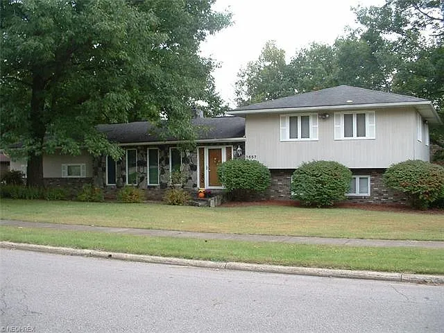 1657 Squaw Creek Dr photo 1