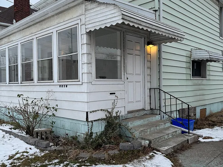 3345 Sandwich St — Photo 13