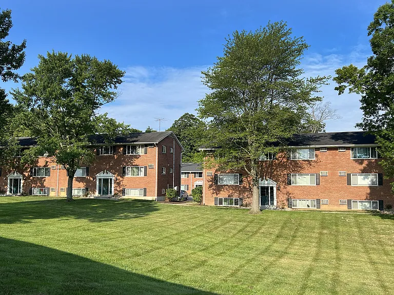 Sharondale Woods Apartments — Photo 75