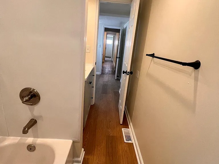 1704 Tulip St — Photo 8