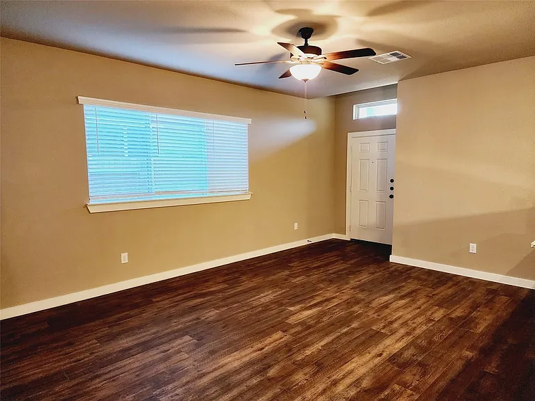 9836 Grosbeak Ln — Photo 6