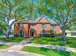 15 Bishops Ct, Sugar Land, TX 77479