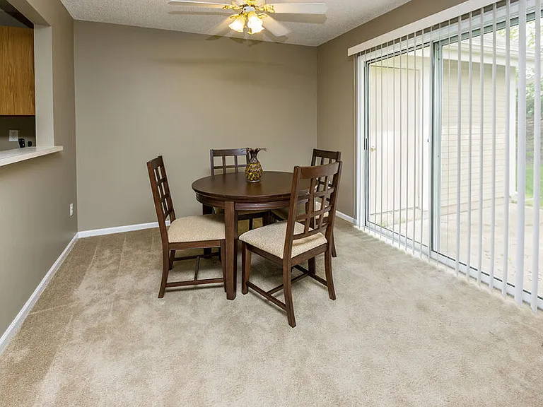 Ashworth Pointe & Foxboro Townhomes — Photo 27