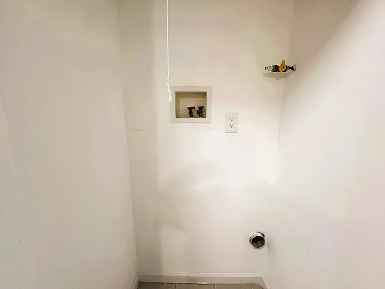 158 Catherine St #2 — Photo 12
