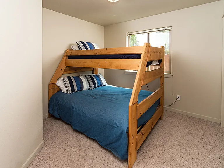 139 SE Heyburn St #3 — Photo 8