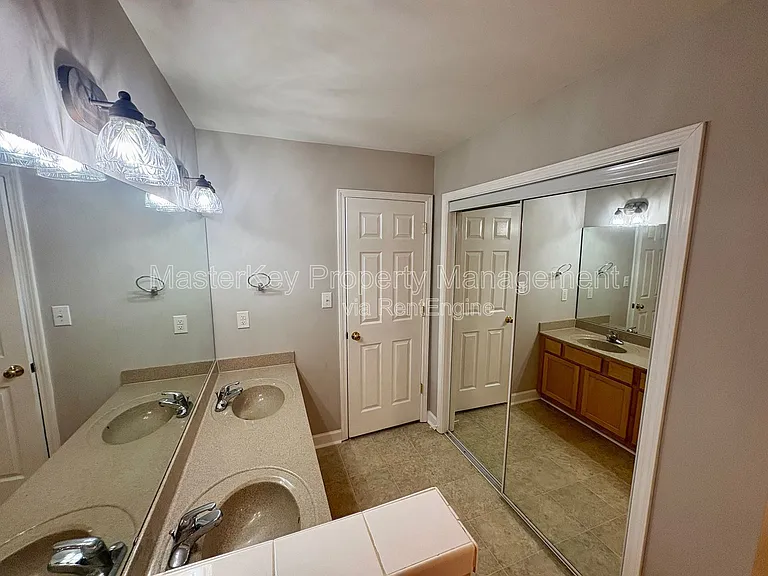 4506 Treerose Way — Photo 16