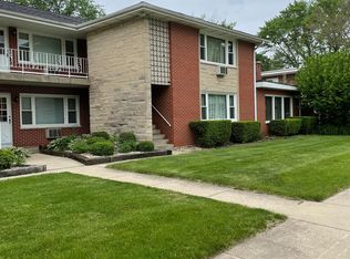 301 W Terra Cotta Ave, Crystal Lake, IL 60014