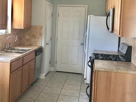 4th image of 3204 Lakewood Dr