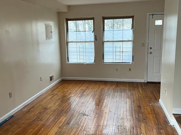 3rd image of 20 Rumpler Ct #1