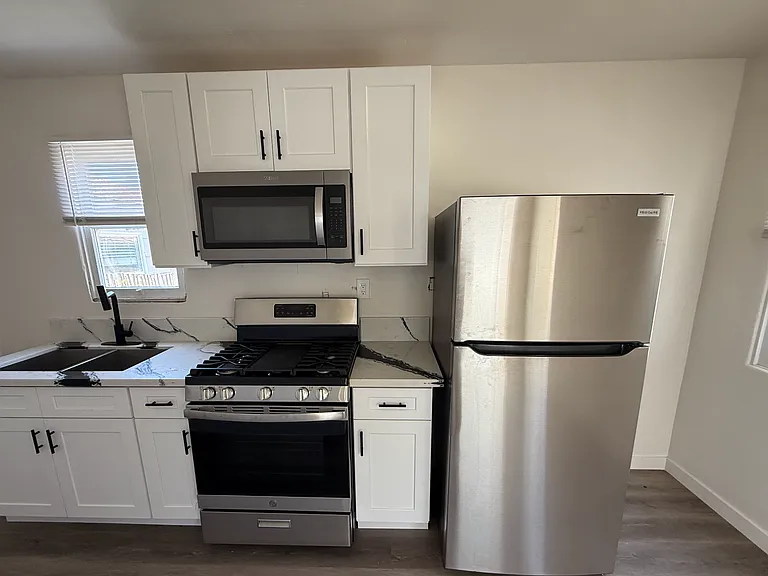1152 Reed Ave — Photo 2