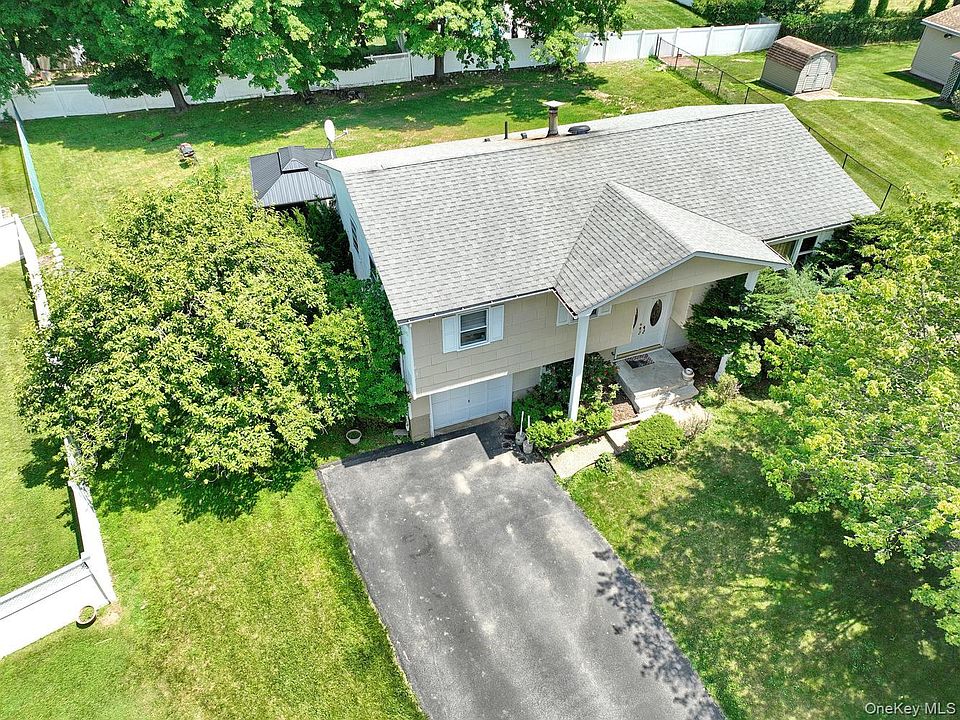 1st image of 20 Woodridge Drive