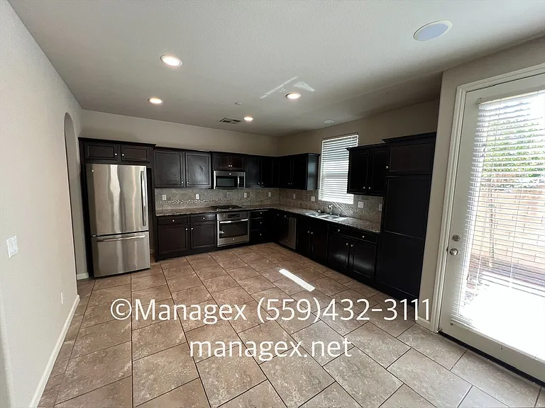 1234 Royalty Way — Photo 3