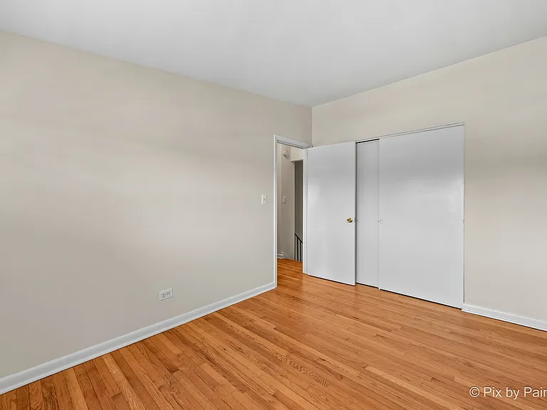 327 E Lake St — Photo 15