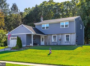 10 Loretta Blvd, Sicklerville, NJ 08081