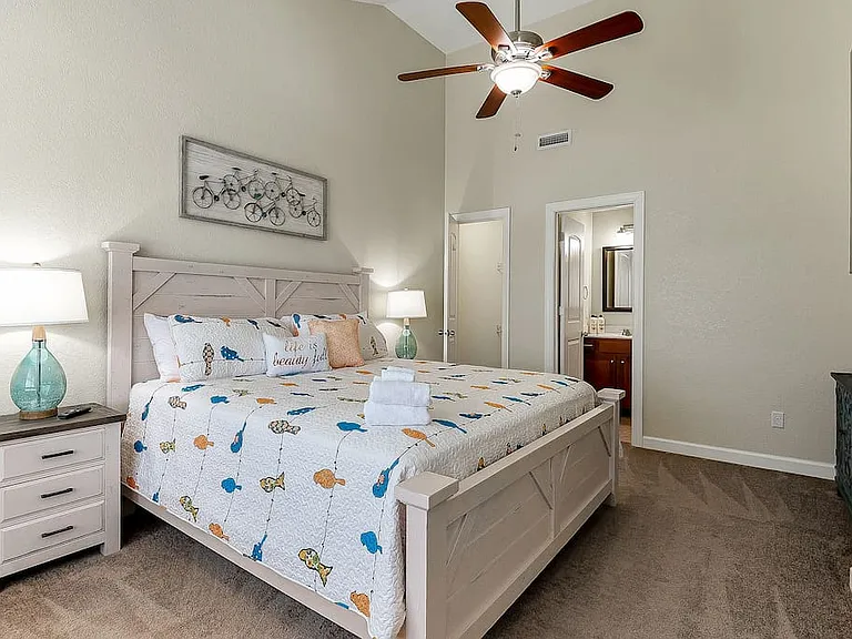 Guest room on the 3rd floor. King size bed. Full bath attached along with large closet space!