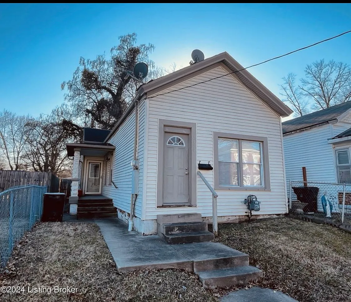 3 bed, 1100 sqft, $1,350 — Photo 1