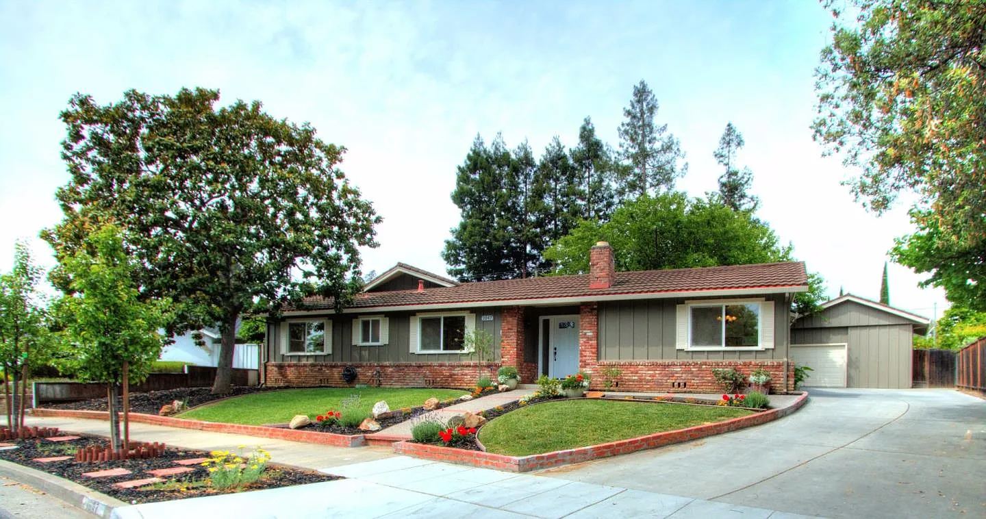 1047 Colony Hills Ln photo 1