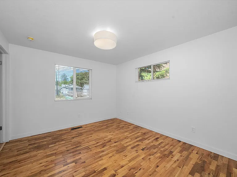 4411 N Whitehouse St — Photo 4