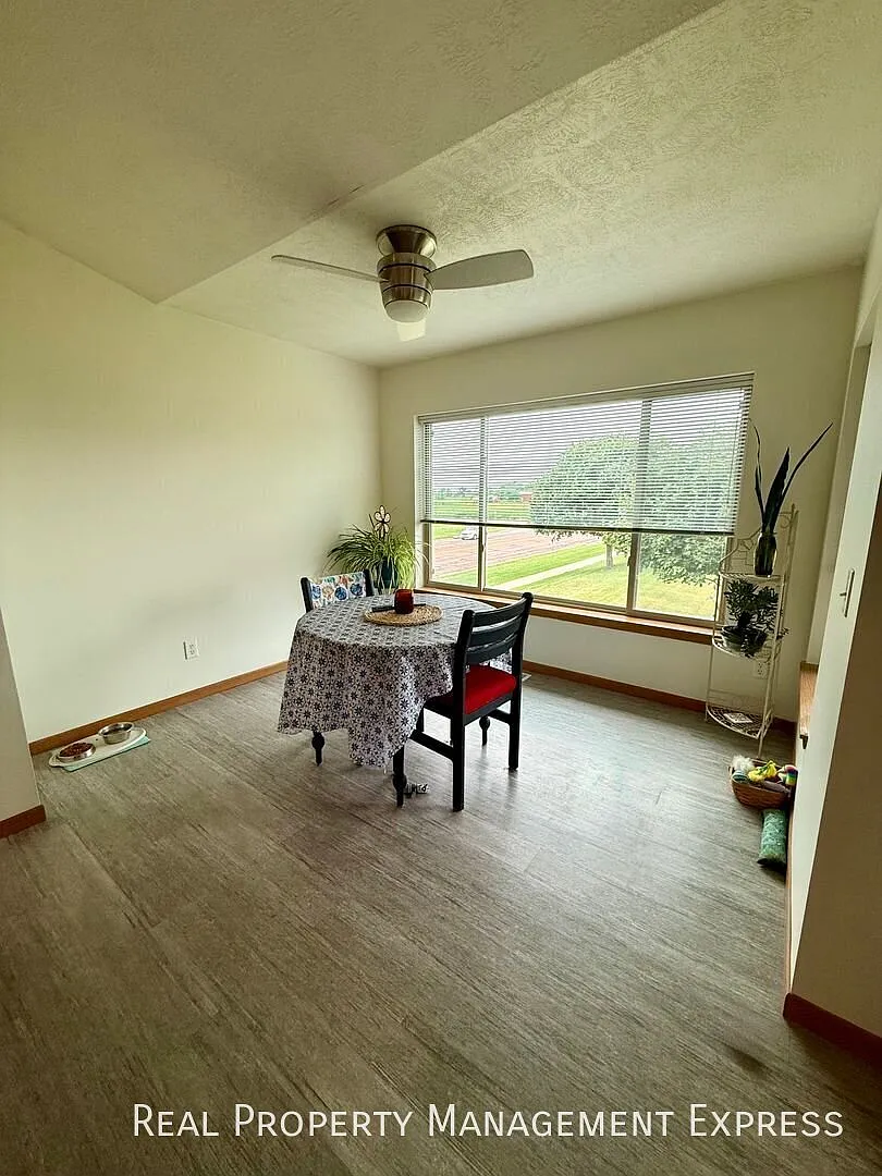 Charming 2 Bed, 1 Bath Condo — Photo 2