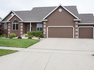 1207 Falcon Dr SE, Altoona, IA 50009