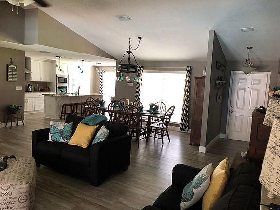 5th image of 2605 SE 28th Ln