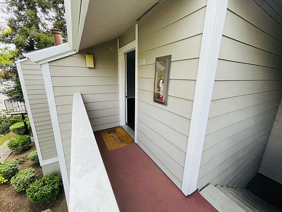 Entrance. Unit is at the top floor.