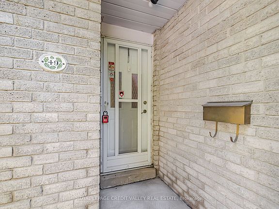 5th image of 49 Sutter Ave
