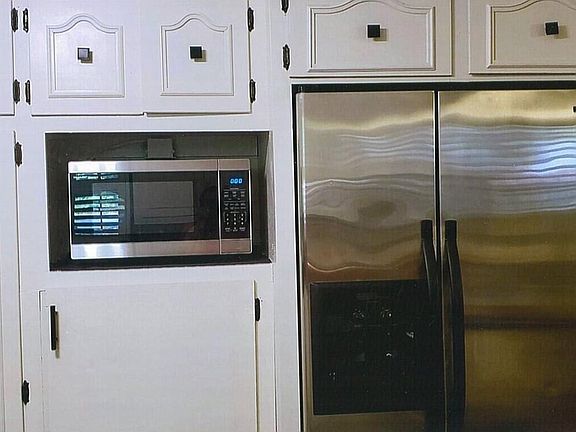 3rd image of 5 Garrison Cir