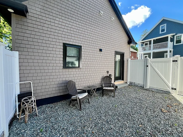 9-11 Revere St #9R — Photo 6