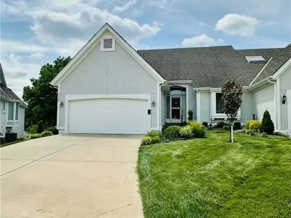 5225 W 122nd St, Overland Park, KS 66209