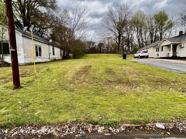1018 W Wheeler St, Dyersburg, TN 38024