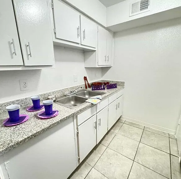 Inglewood Village Apartments — Photo 24