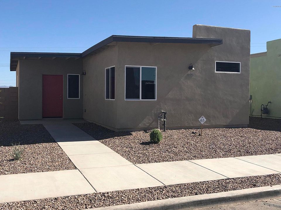 1st image of 3028 N Dasylirion Dr