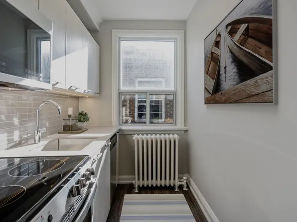 21 Raglan Ave, Toronto, ON M6C 2K7