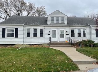 207 E Columbia Ave #2, Davenport, IA