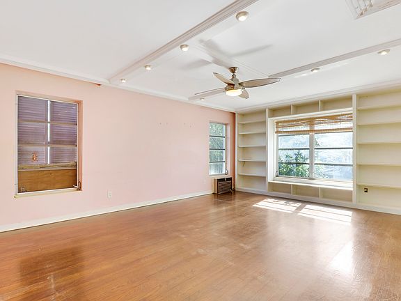 4th image of 1124 N B Street