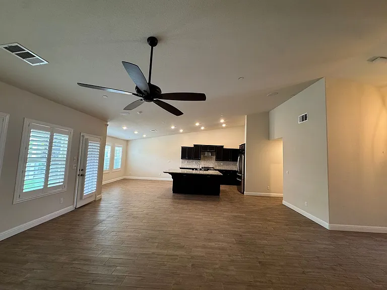 493 S Crescent Ln — Photo 3