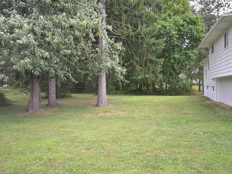 2699 Linwood Rd — Photo 7