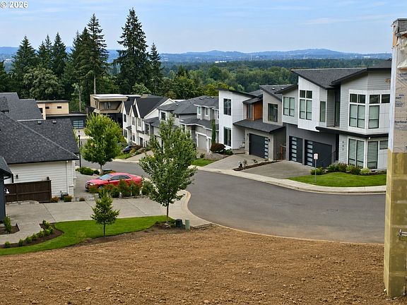 4th image of 700 NE Province Ct