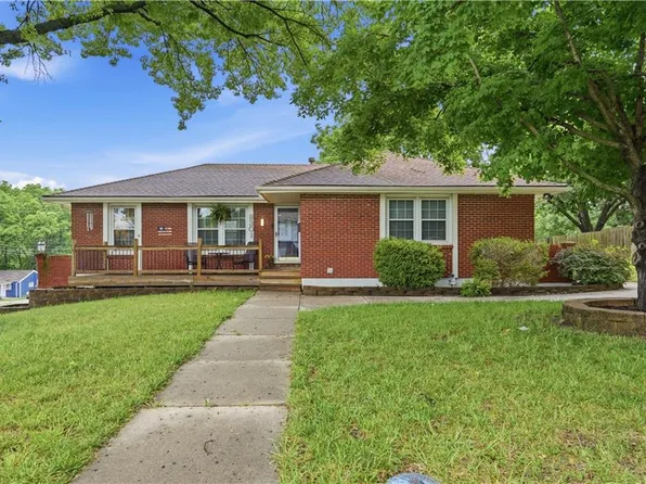 8301 Ditzler Ave, Raytown, MO 64138
