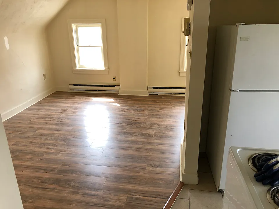 222 E North St #5