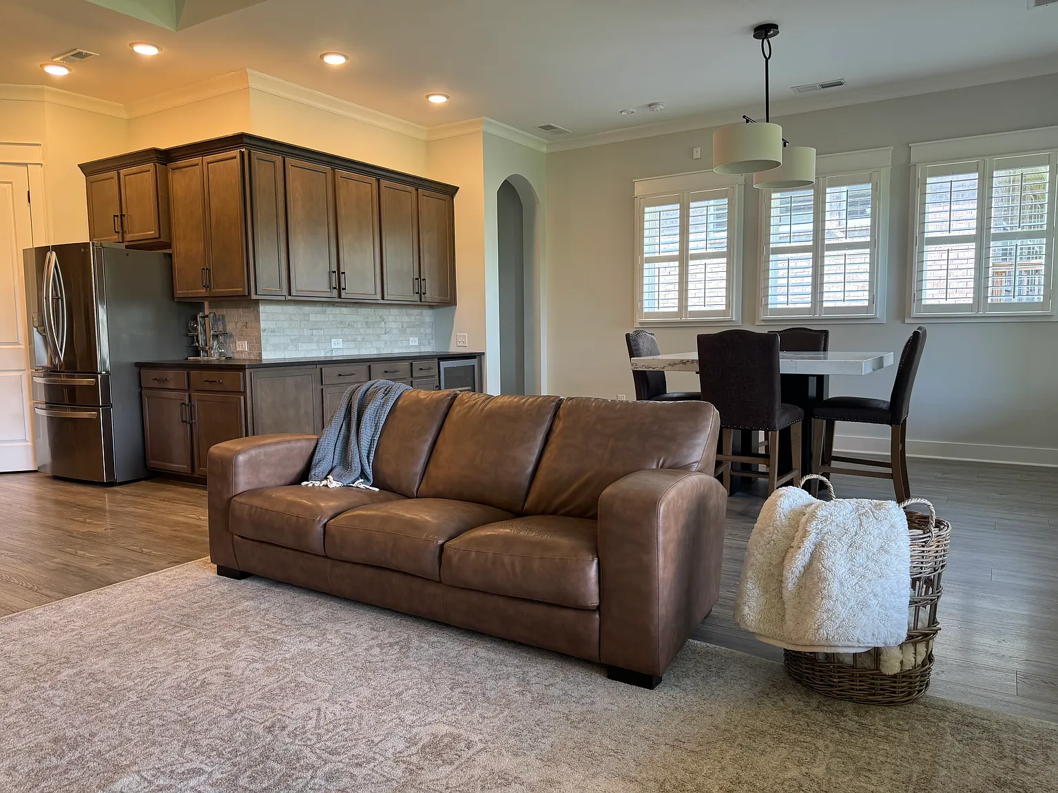 4 bed, 2500 sqft, $5,499 — Photo 4