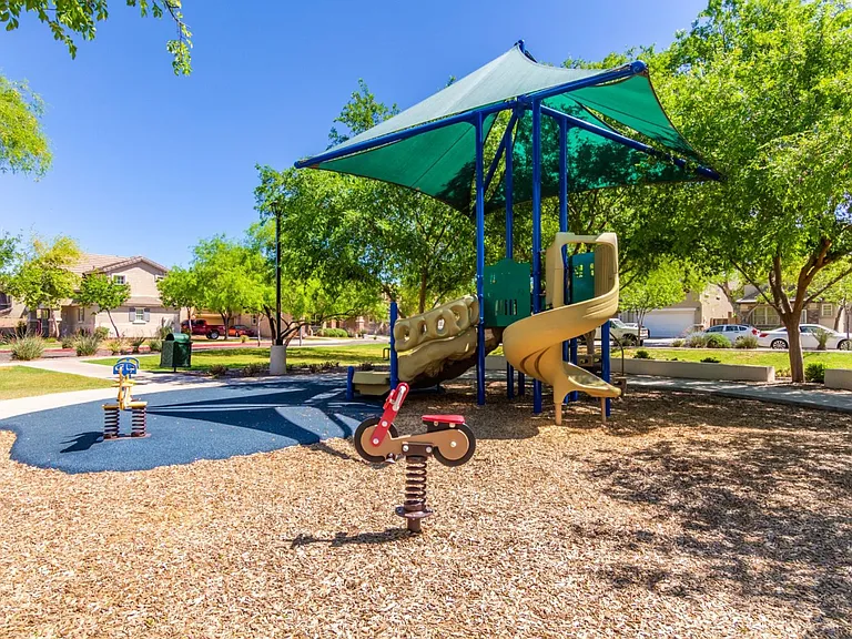 2233 E Huntington Dr — Photo 30